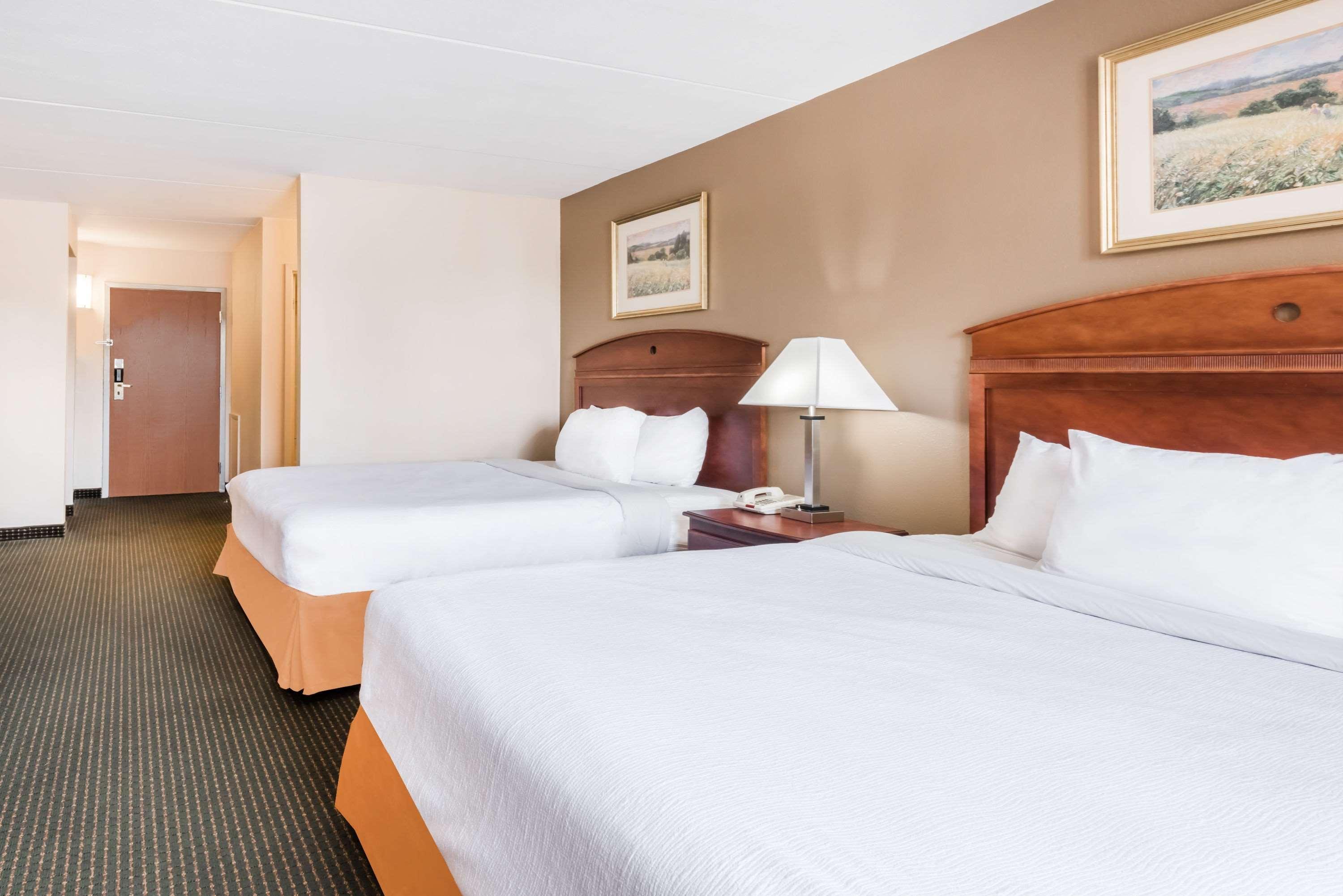 Ramada By Wyndham Harrisburg/Hershey Area Екстер'єр фото