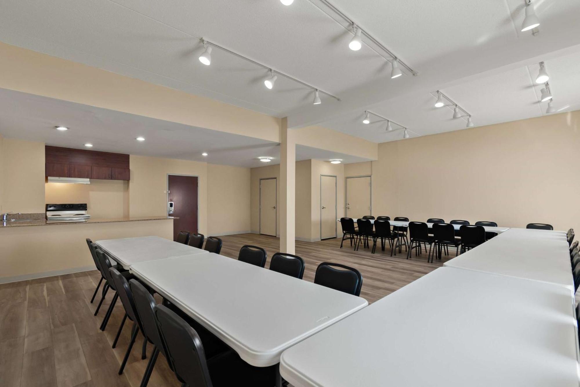 Ramada By Wyndham Harrisburg/Hershey Area Екстер'єр фото