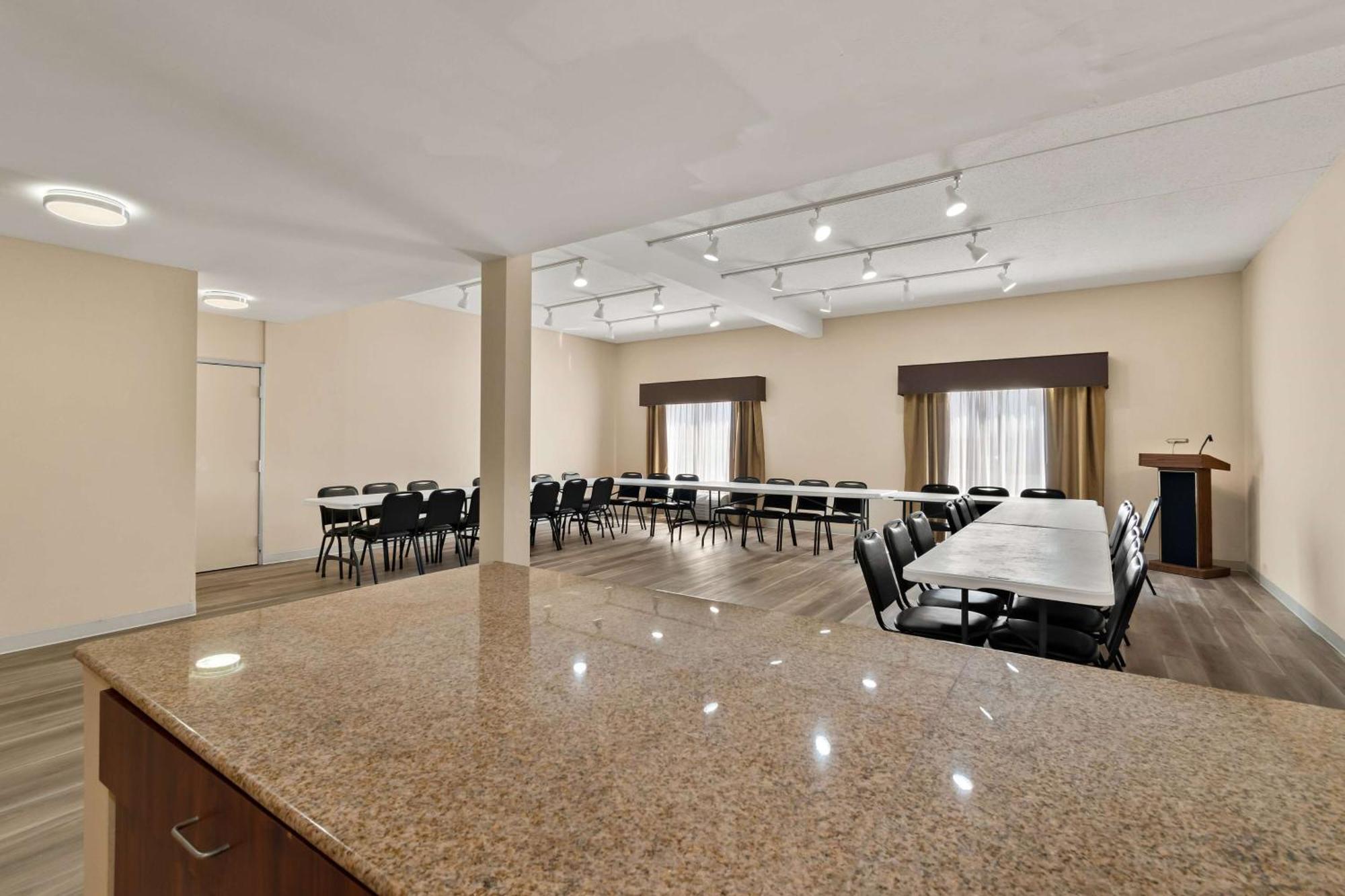 Ramada By Wyndham Harrisburg/Hershey Area Екстер'єр фото