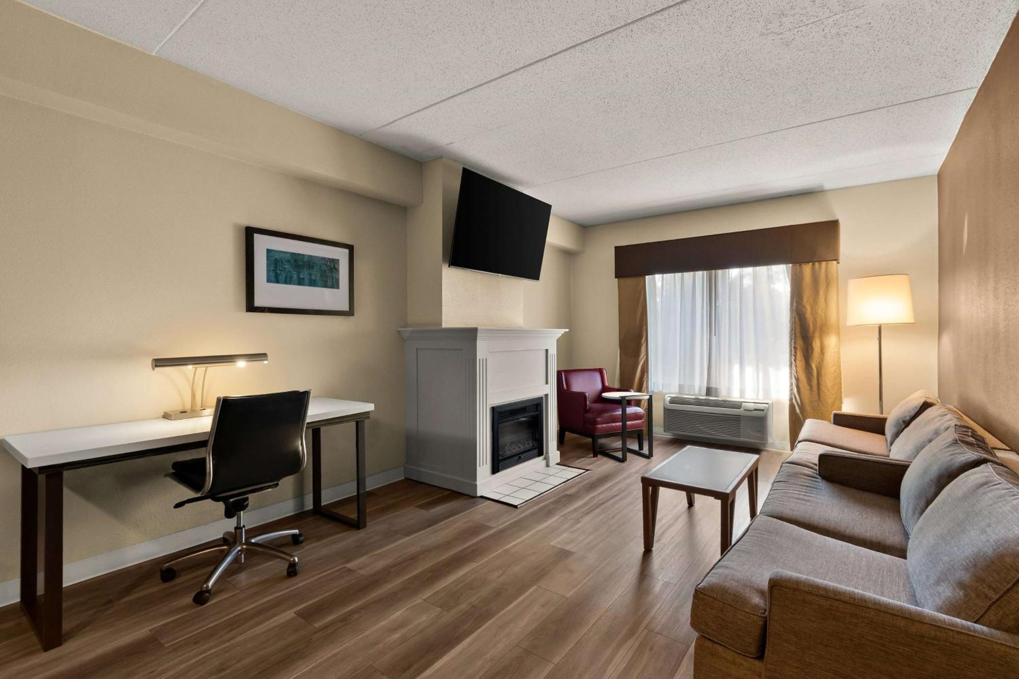 Ramada By Wyndham Harrisburg/Hershey Area Екстер'єр фото