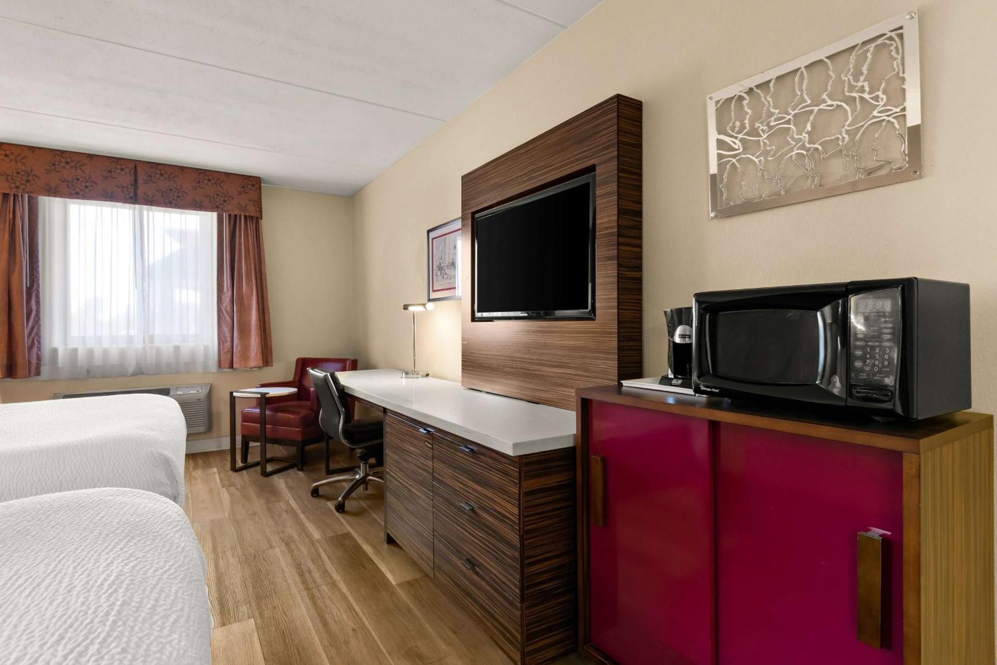 Ramada By Wyndham Harrisburg/Hershey Area Екстер'єр фото