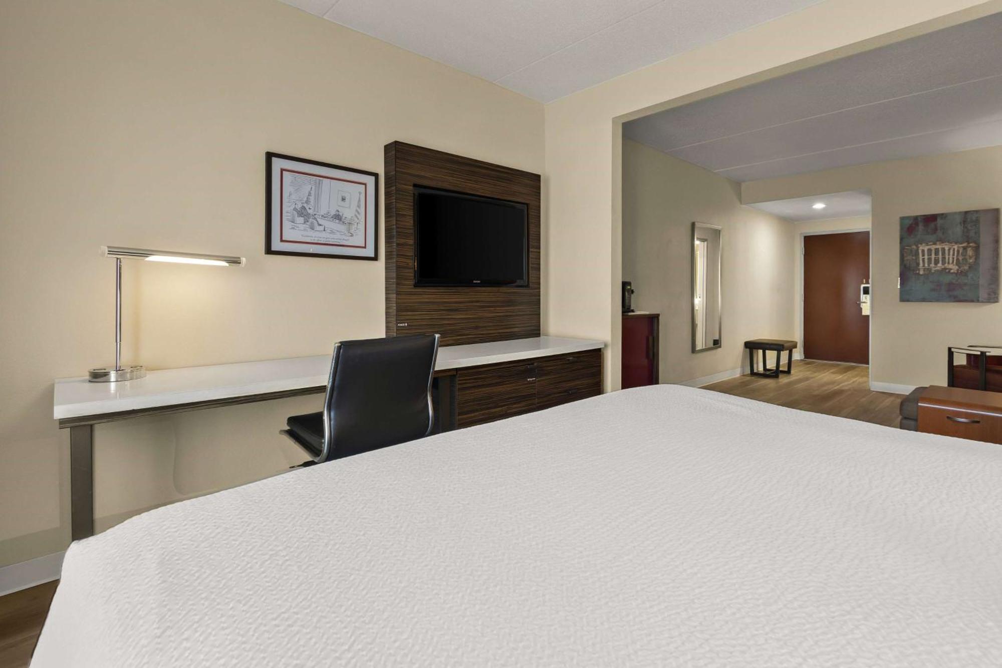 Ramada By Wyndham Harrisburg/Hershey Area Екстер'єр фото