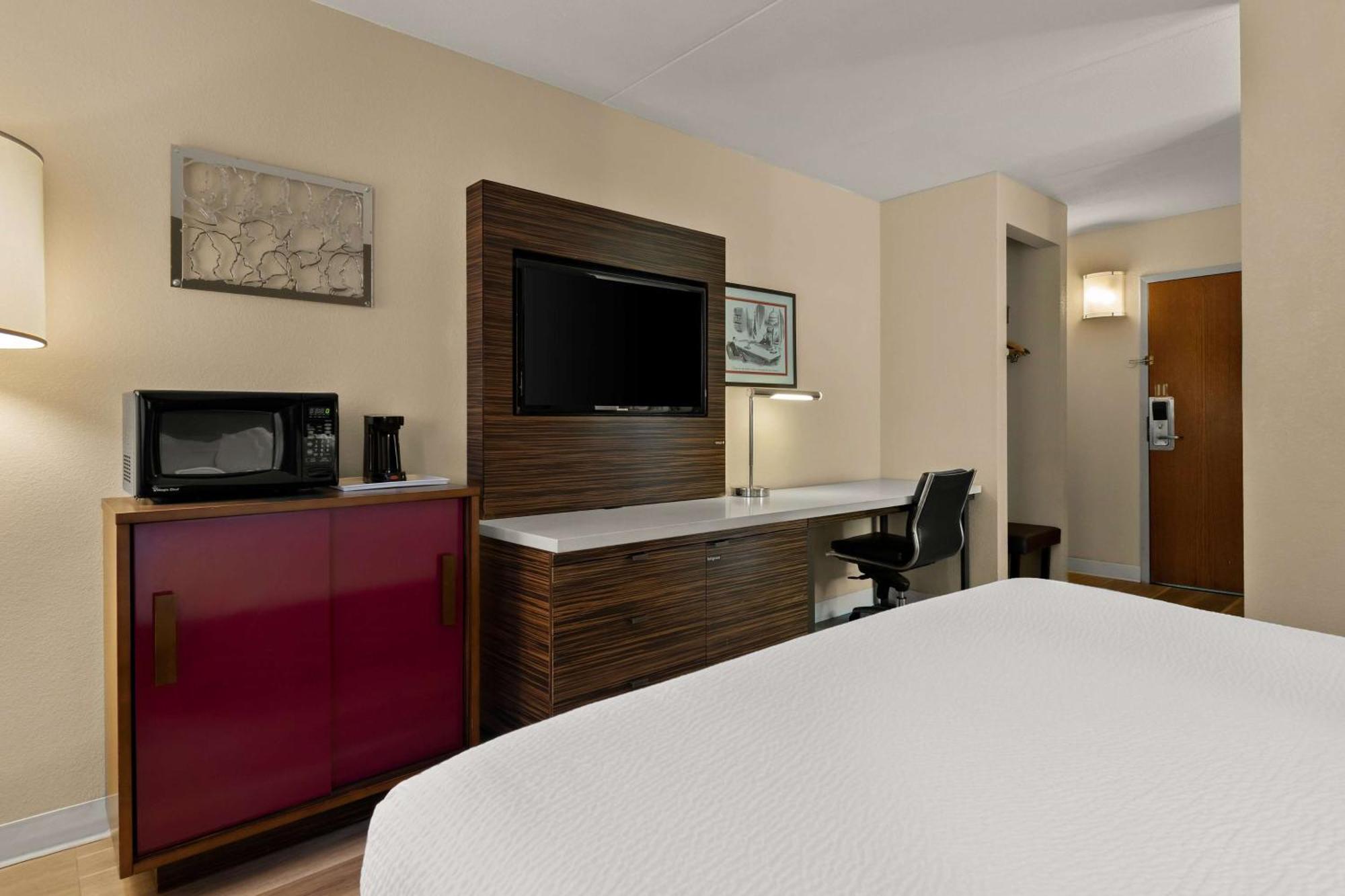 Ramada By Wyndham Harrisburg/Hershey Area Екстер'єр фото